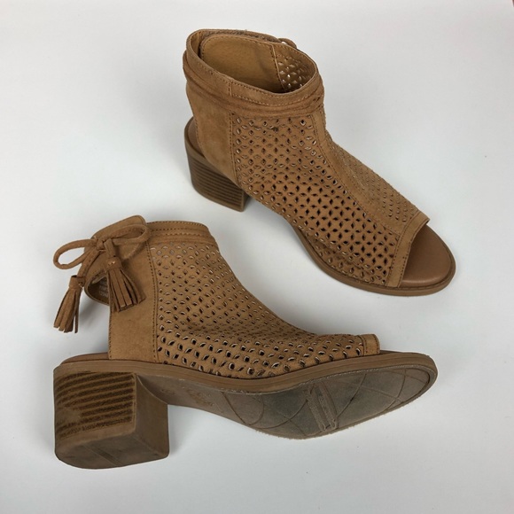 SOLD✳️Girls Brown Laser Cut Open Toe Booties Sz 3 - Picture 2 of 8